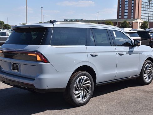 New 2025 Lincoln Navigator Reserve image 6