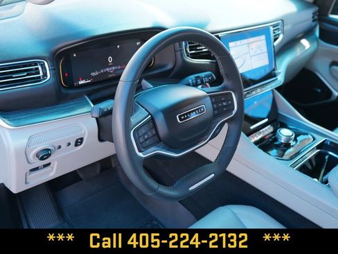 Used 2024 Jeep Wagoneer Series II w/ Flexible Seating Group RWD image 15
