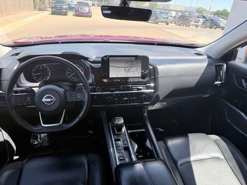 Used 2023 Nissan Pathfinder SL FWD image 17