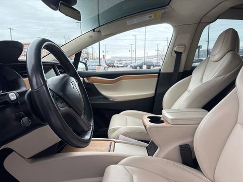 Used 2018 Tesla Model X 75D image 26