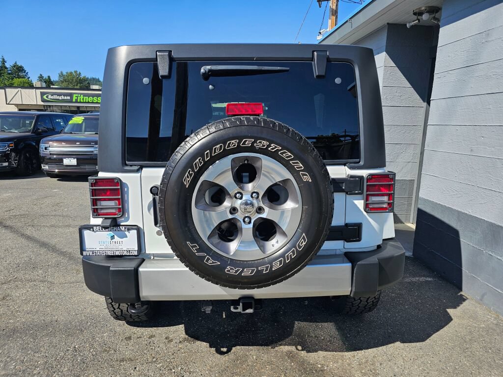 Used 2017 Jeep Wrangler Unlimited Sahara AWD/4WD image 5