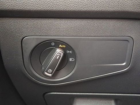 Used 2024 Volkswagen Tiguan SE image 27