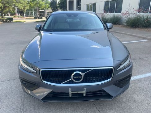 Used 2021 Volvo S60 T5 Momentum FWD image 3