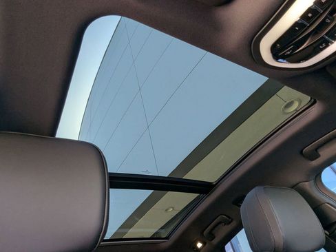 Certified 2025 Porsche Macan image 26