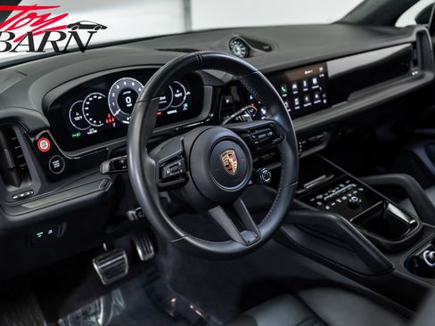 Used 2025 Porsche Cayenne GTS image 27