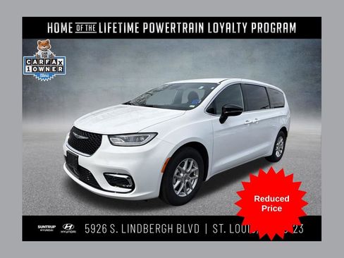 Used 2025 Chrysler Pacifica Select FWD image 1