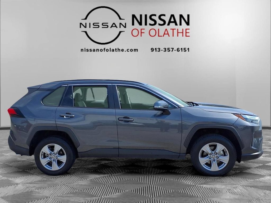 Used 2025 Toyota RAV4 XLE AWD/4WD image 30