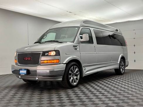 Used 2022 GMC Savana 2500 Extended w/ Enhanced Convenience Package image 2