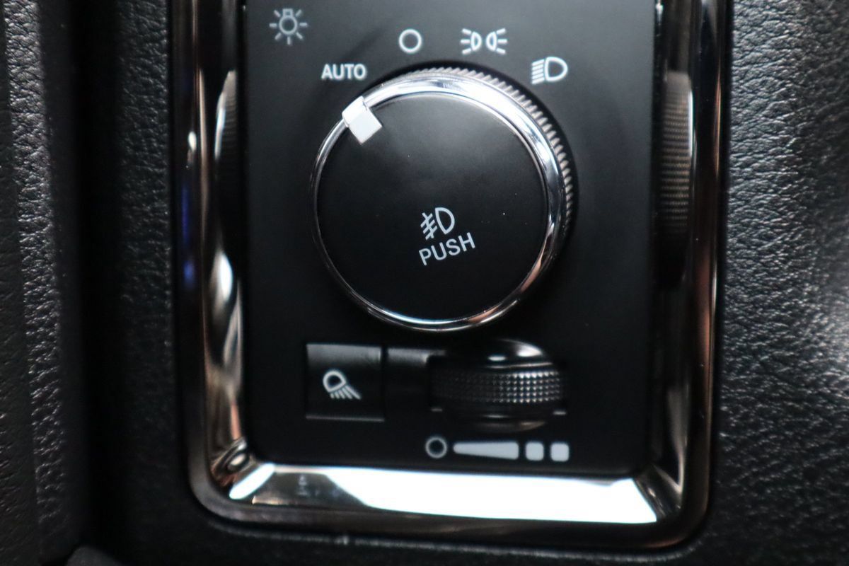 Used 2018 RAM 3500 Laramie w/ Sport Appearance Group AWD/4WD image 28