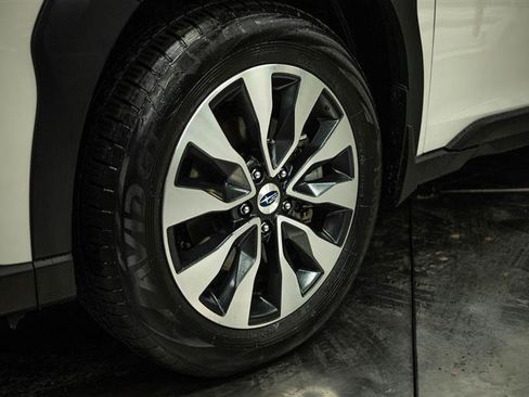 Used 2023 Subaru Outback Limited image 3