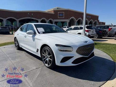 Used 2025 Genesis G70 2.5T image 1
