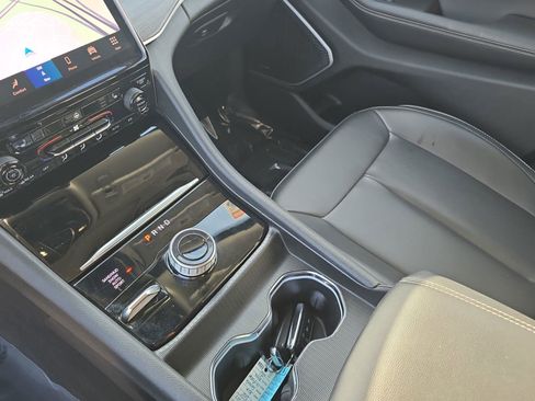 Used 2023 Jeep Grand Cherokee Limited w/ Black Appearance Package image 27