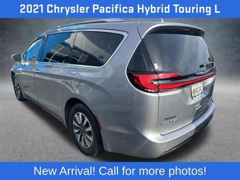 Used 2021 Chrysler Pacifica Touring-L FWD image 4