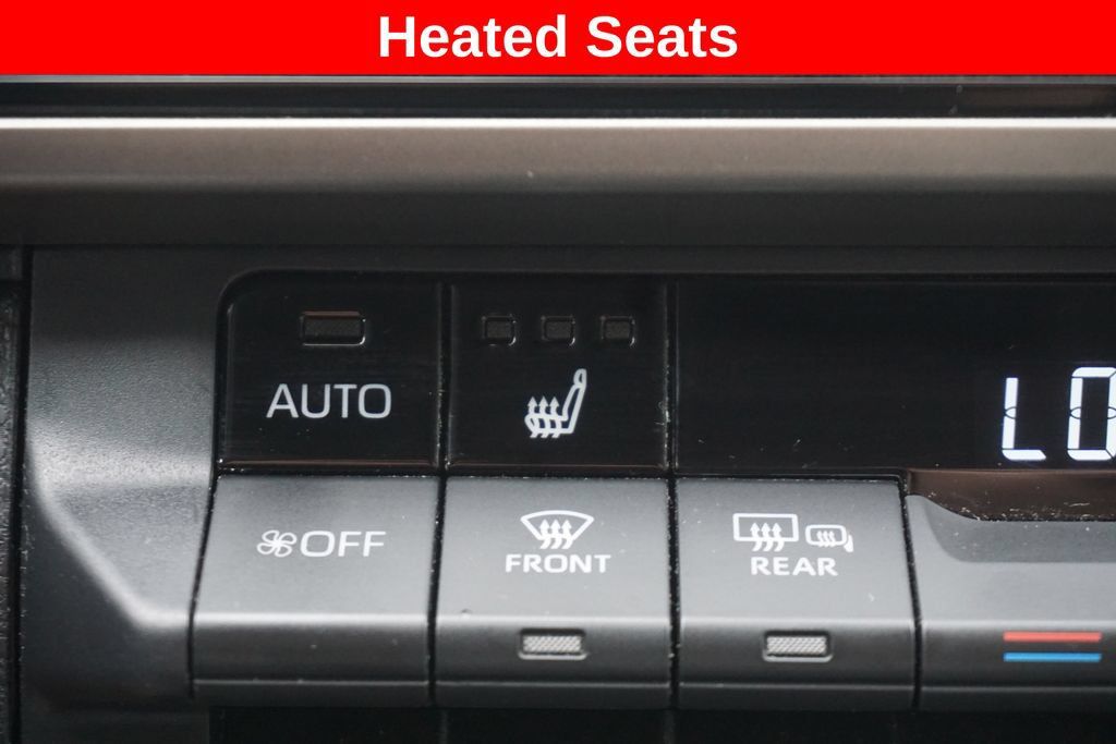 Used 2025 Toyota Camry XLE AWD/4WD image 7