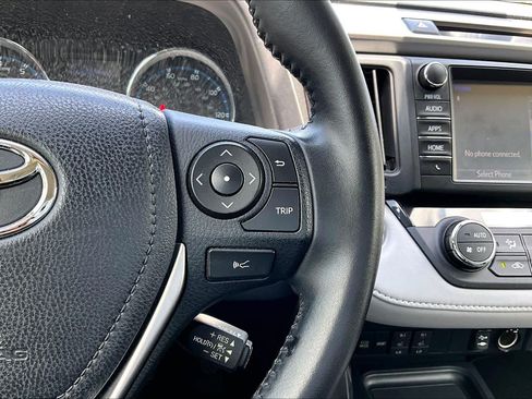 Used 2018 Toyota RAV4 Limited FWD image 23