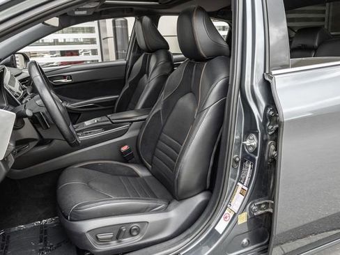 Used 2019 Toyota Avalon XSE image 12