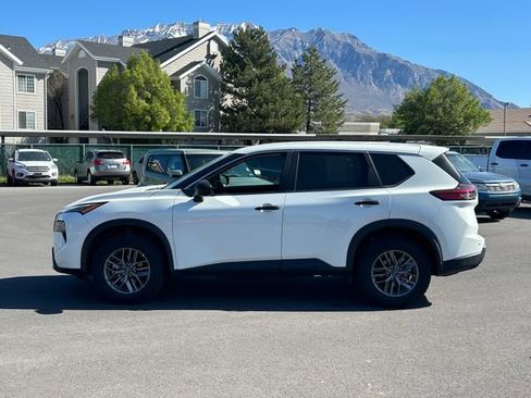 Used 2024 Nissan Rogue S AWD/4WD image 8