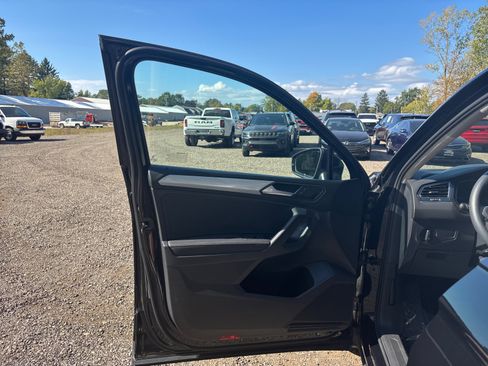 Used 2022 Volkswagen Tiguan S image 23