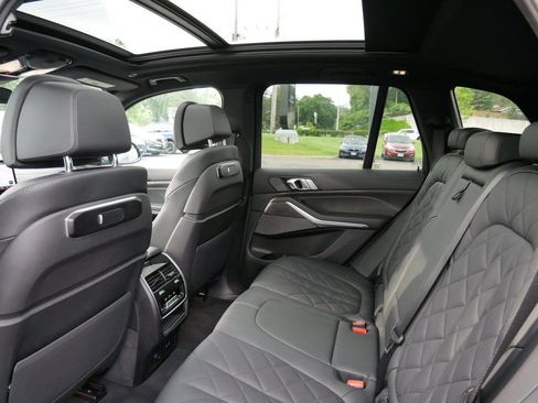 Used 2025 BMW X5 xDrive40i AWD/4WD image 11