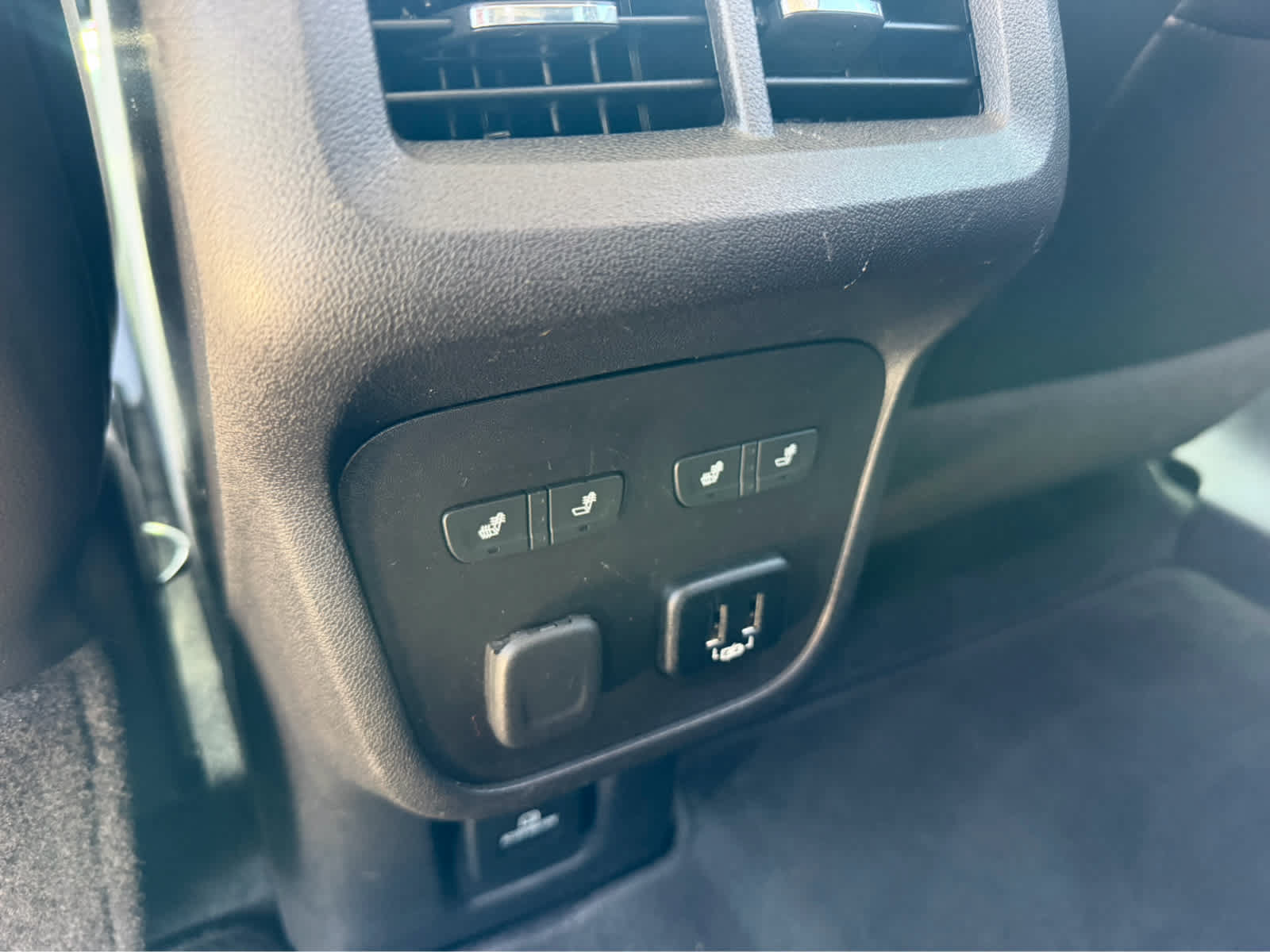 Used 2018 Chevrolet Equinox Premier FWD image 24