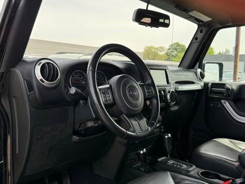 Used 2018 Jeep Wrangler Unlimited Sahara AWD/4WD image 11