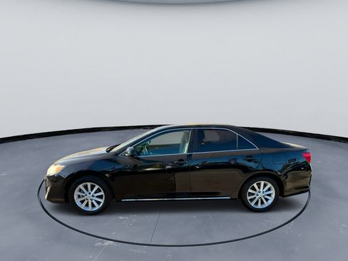 Used 2014 Toyota Camry XLE w/ Leather Package FWD image 5