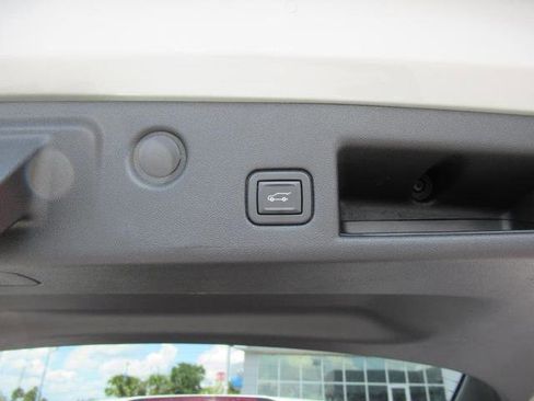 Used 2020 Chevrolet Equinox LT image 33