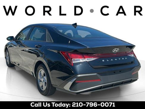 Certified 2025 Hyundai Elantra SE FWD image 5