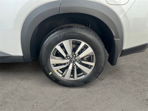 New 2025 Nissan Pathfinder SL image 8