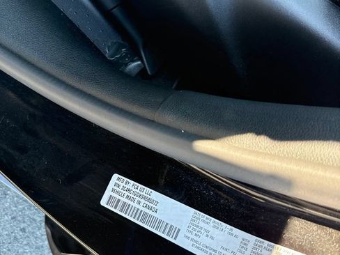 Used 2025 Chrysler Pacifica Limited FWD image 24
