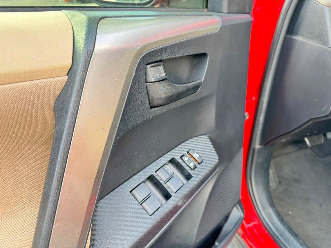 Used 2013 Toyota RAV4 LE AWD/4WD image 11