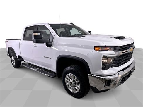 Used 2025 Chevrolet Silverado 2500 LT w/ Convenience Package image 2