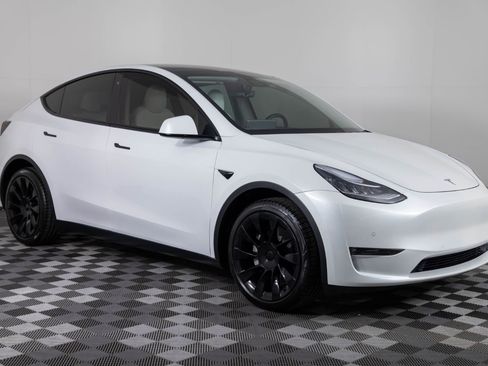 Used 2021 Tesla Model Y Long Range image 10