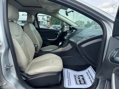 Used 2015 Ford Focus Titanium w/ Titanium Cold Weather Package FWD image 18