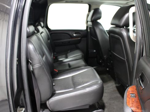 Used 2013 Chevrolet Avalanche LTZ AWD/4WD image 22