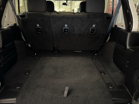 Used 2018 Jeep Wrangler Unlimited Sahara AWD/4WD image 21