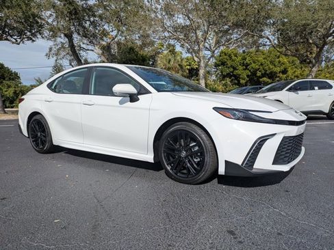 New 2026 Toyota Camry SE image 2