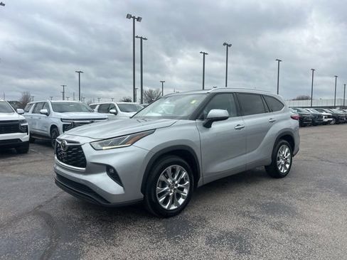 Used 2023 Toyota Highlander Limited image 7