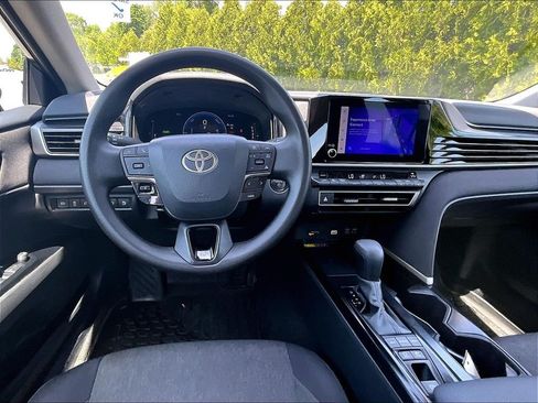 Used 2025 Toyota Camry LE FWD image 17
