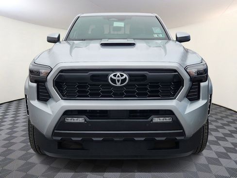 Used 2024 Toyota Tacoma TRD Sport w/ TRD Sport Upgrade Package image 2