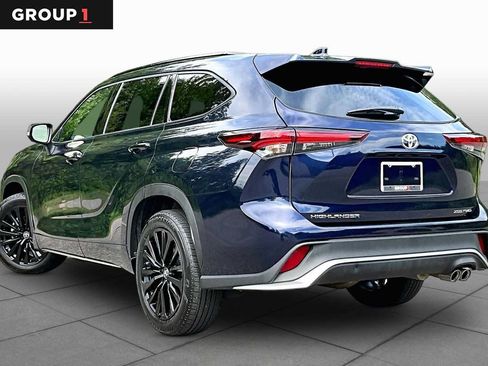 Used 2025 Toyota Highlander XSE AWD/4WD image 12