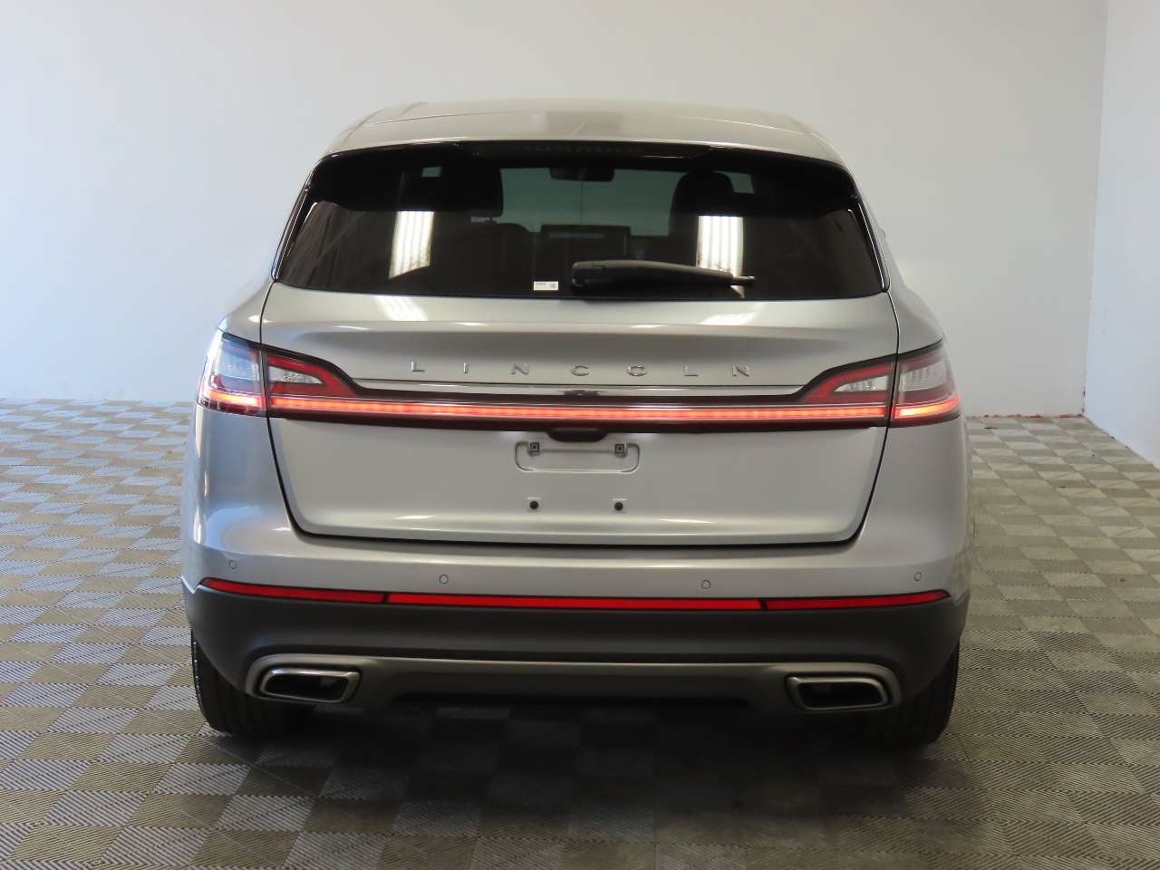 Used 2022 Lincoln Nautilus FWD w/ Premium Package image 4
