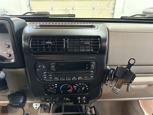 Used 2005 Jeep Wrangler Rubicon AWD/4WD image 33
