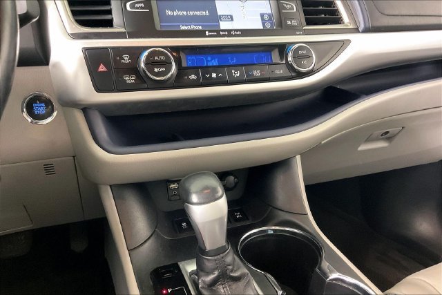 Used 2017 Toyota Highlander XLE AWD/4WD image 8