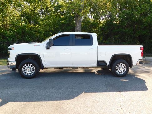 Used 2024 Chevrolet Silverado 2500 LT w/ Convenience Package AWD/4WD image 2