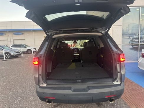 Used 2021 Chevrolet Traverse RS image 43