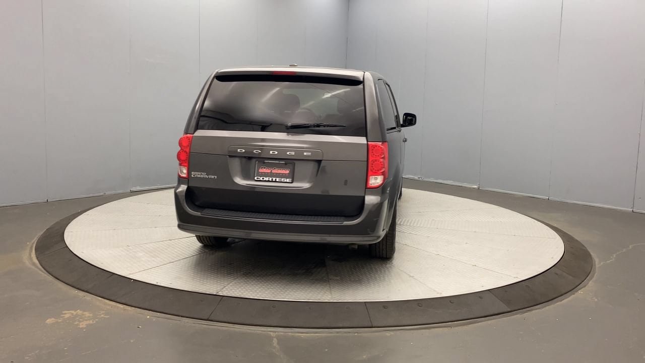 Used 2017 Dodge Grand Caravan SE FWD image 4