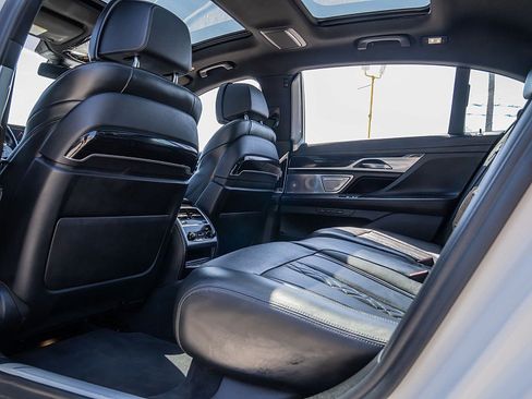 Used 2020 BMW 750i xDrive w/ Executive Package image 17