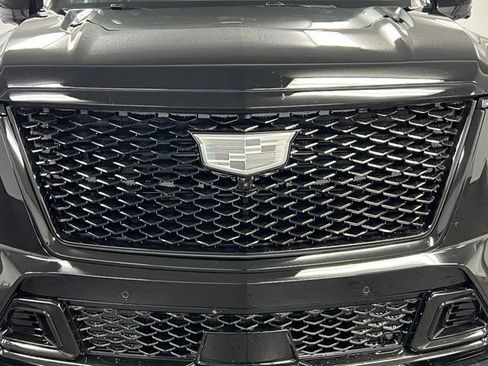 New 2026 Cadillac Escalade ESV V w/ LPO, ONYX Package AWD/4WD image 9