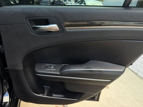 Used 2022 Chrysler 300 Touring L w/ Comfort Group RWD image 12